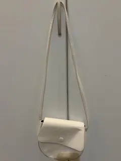 GU ホワイト ショルダーバック　新品未使用