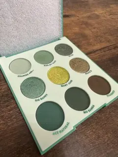 ColourPop アイシャドウパレット　緑　グリーンのサムネイル