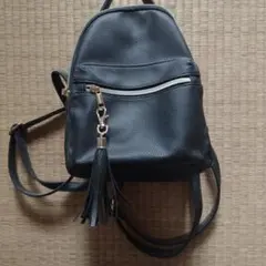 黒い合成皮革リュック・バックパック