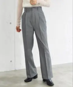 グレー スラックス センタープレス　新品未使用タグ付き