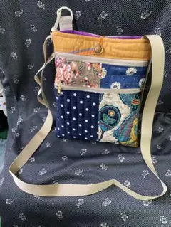 ぺたんこサコッシュ　リメイク　ハンドメイド　パッチワーク