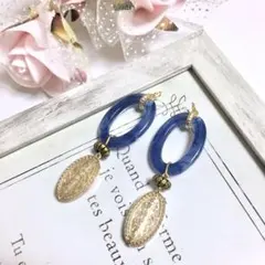 ネイビーブルーのアンティーク調イヤリング／ピアス