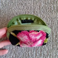 Emjean （アーンジョー）花柄刺繍ポーチのサムネイル