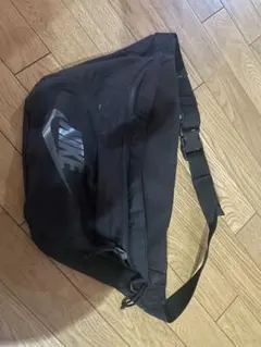 Nike ブラック メッセンジャーバッグ