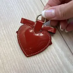 ✨新品同様✨ GUCCI グッチ キーリング ハートチャーム♡ 楽天市場】GUCCI グッチ ロゴ刻印キーリング鍵チャーム ライトゴールド