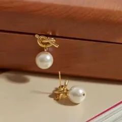 お結びパールピアス ノットパールピアス デザイン華奢　可愛い　小粒　華やかな