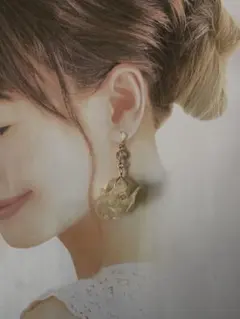 花モチーフのピアス