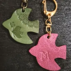 本革レザー北欧鳥キーホルダーイニシャルMキーホルダーハンドメイドレザークラフト