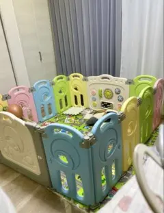 カラフルなベビーサークル