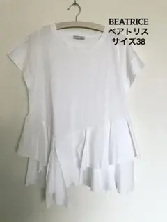 BEATRICEのホワイトTシャツで フリル デザイン Tシャツ ホワイト 38のサムネイル