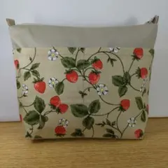 大きめポーチ(いちご柄)