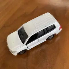 トミカ　トヨタ　ランドクルーザー　ホワイト　廃盤品