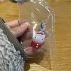 【早い者勝ち】サンリオキャラクターズ　いちごめじるしアクセサリー　キティ