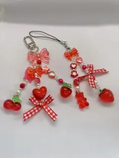 ビーズキーホルダー コレクトブック ビーズストラップ y2k いちごチャーム