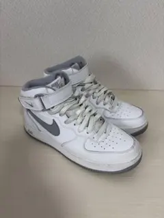 Item thumbnail for item ec430308-93d5-4e27-8f7d-6ba1d37e525e