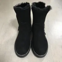 ブラックファー付きスエードブーツ