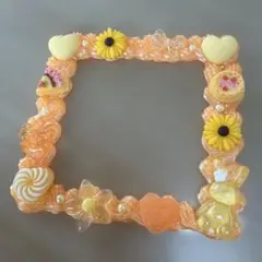 オレンジ色の花とウサギのトレカケース（約10cm×10cm）