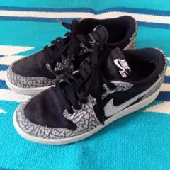 NIKE AIR JORDAN 1 RETRO LOW OG　ブラックセメント