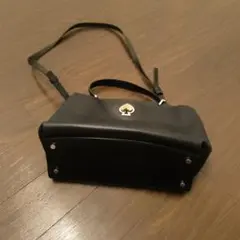 Kate Spade ブラックレザーショルダーバッグ