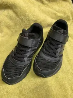 New Balance ブラックキッズ スニーカー オールブラック 18cm