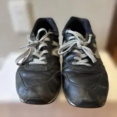 New Balance ブラック スニーカー