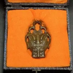 緑色石彫刻 二頭の工芸品 ケース付き 緑色石彫刻 二頭の工芸品 ケース付き - メルカリ