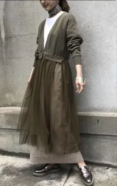 オリーブ色チュールロングワンピースのサムネイル