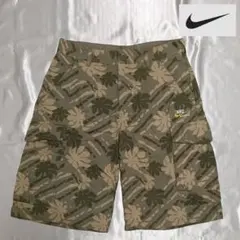 【NIKE】ナイキのボタニカル柄 カーゴショートパンツ（サイズ31）のサムネイル