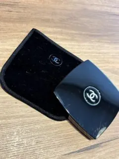Chanel ブラック 両面ミラー ケース付き