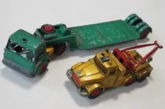 【ミニカー】MATCHBOX フォードトラクタートレーラー付とレッカー車 ２台