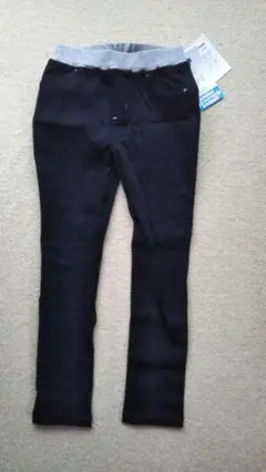 キッズ　ブラック 長ズボン 130サイズ