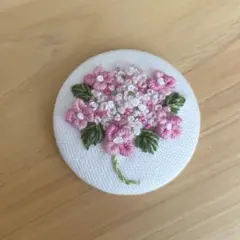 ハンドメイド刺繍ブローチ 8182