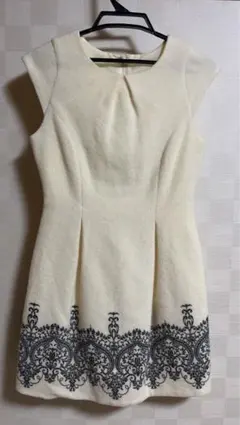 Lily Brown アイボリー レース装飾 ワンピース