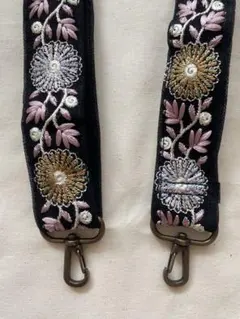 インド綿花柄刺繍　スマホショルダーストラップ