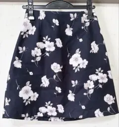 MAJESTIC LEGON 花柄 スカート ネイビー ひざ丈のサムネイル