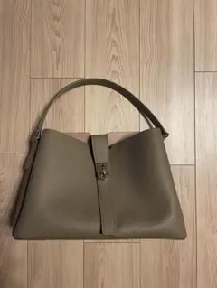 年末値引き⭐︎レザーハンドバッグ フラップ付き