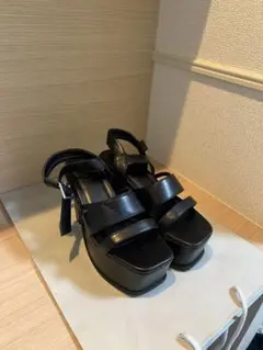 GYDA 厚底 サンダルのサムネイル