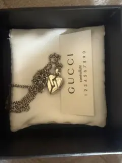 GUCCI ハート型ネックレス シルバー