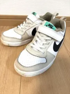 NIKE キッズ スニーカー ホワイト ベージュのサムネイル