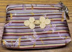 蝶刺繍入り 小銭入れ 光沢素材・蝶モチーフ