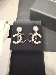 CHANEL パール付きロゴピアス　25K
