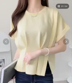 【mily bilet】スリット入りタックデザインカットソートップス　半袖　新品のサムネイル