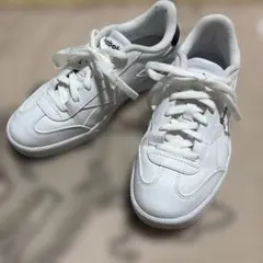 Reebok ロゴ　ホワイト シューズ　24.5センチ