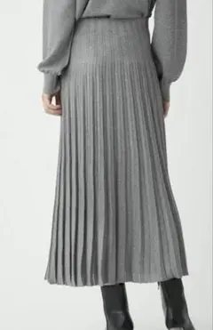 Milla Owen ミラオーウェン　ロングプリーツラメニットスカート　グレー