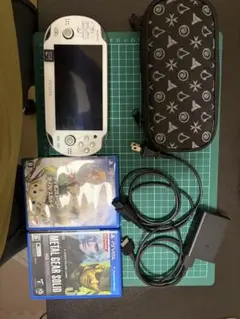 SONY PS Vita ホワイト 本体 充電器・ゲームソフト2本付き