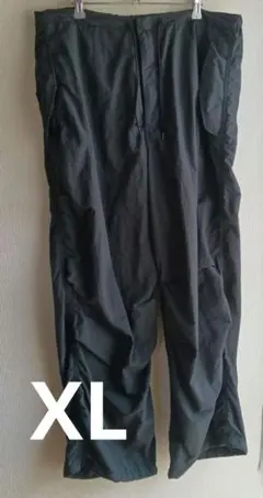 ＊ほぼ新品＊　GU　シャカシャカ生地 黒いワークパンツ