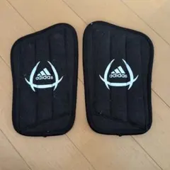 adidas シンガード 黒白