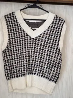 GU ハウンドトゥース Vネックニットベスト