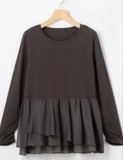 フリル付きグレー長袖トップス　組曲レイヤード