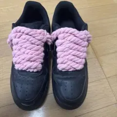 極美品✨NIKE エアフォース1 '07LV8 25cm ピンク替え紐付き - メルカリ